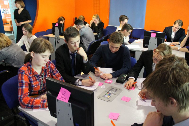 Фото к Борьба умов: школьники Петербурга приняли участие в интеллектуальной игре «Матрица»
