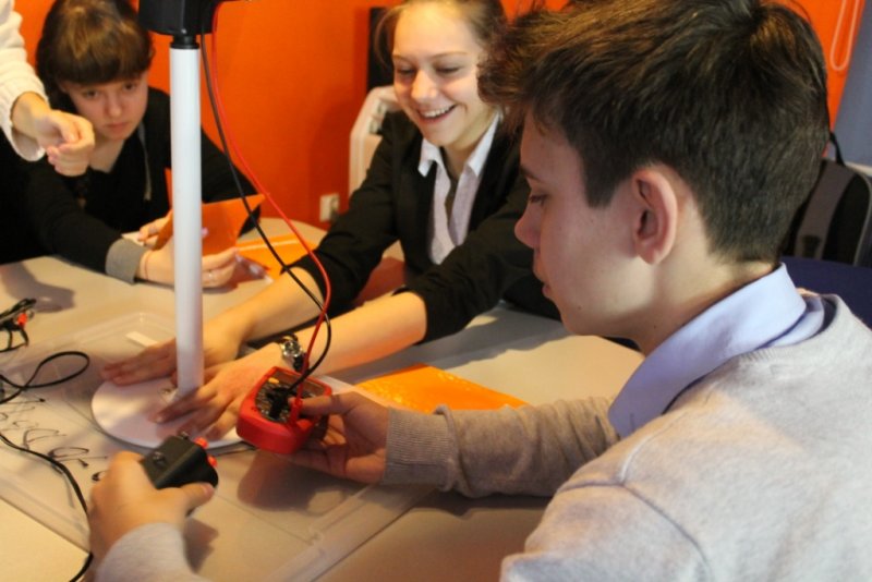 Фото к «Есть такая профессия..» : в ИЦАЭ СПб День Энергетика отметили научными занятиями