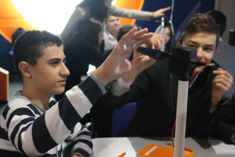 Фото к «Есть такая профессия..» : в ИЦАЭ СПб День Энергетика отметили научными занятиями