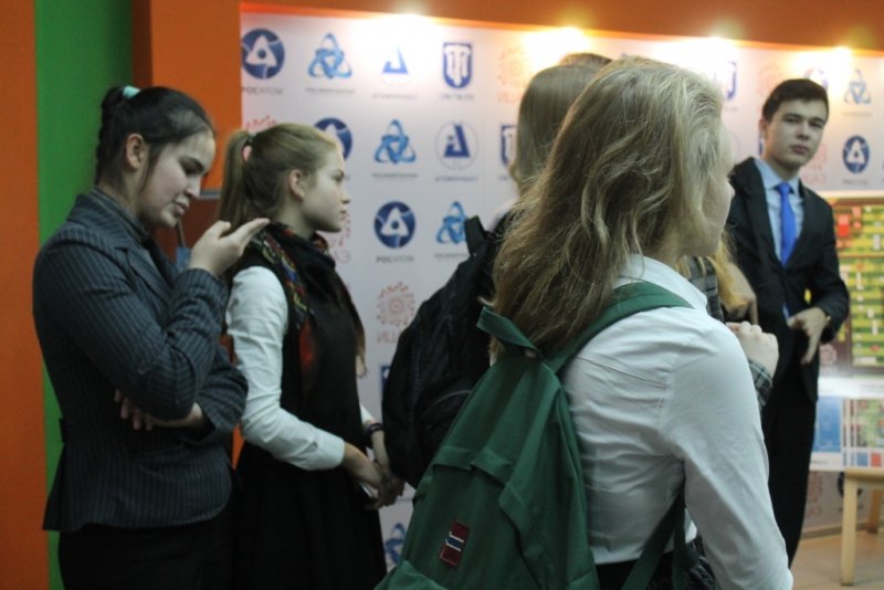 Фото к «Есть такая профессия..» : в ИЦАЭ СПб День Энергетика отметили научными занятиями