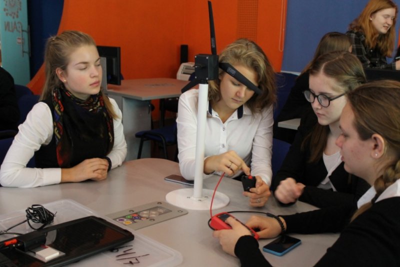 Фото к «Есть такая профессия..» : в ИЦАЭ СПб День Энергетика отметили научными занятиями