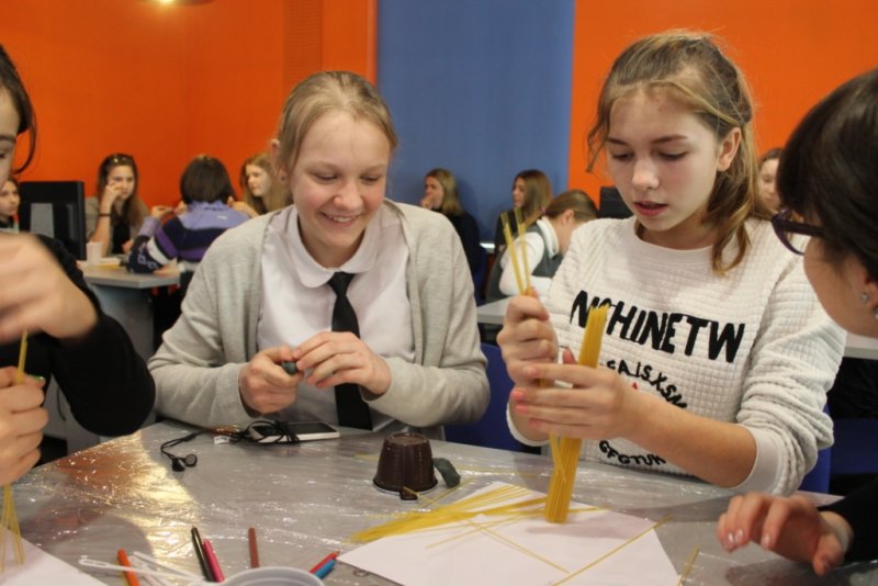 Фото к День юного изобретателя в Санкт-Петербурге: умный стакан, робокот и реактивный ранец