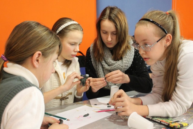 Фото к День юного изобретателя в Санкт-Петербурге: умный стакан, робокот и реактивный ранец