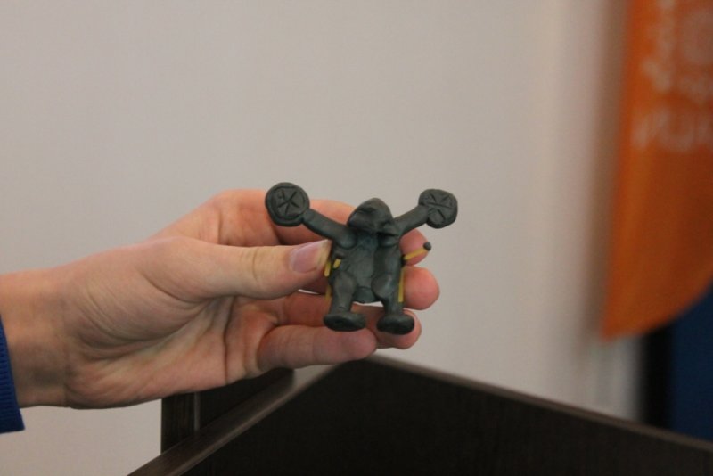 Фото к День юного изобретателя в Санкт-Петербурге: умный стакан, робокот и реактивный ранец