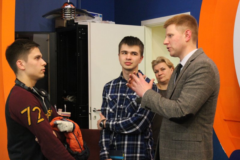 Фото к В Петербурге провели «Битву профессий» и узнали «Как открыть Бозон Хиггса»