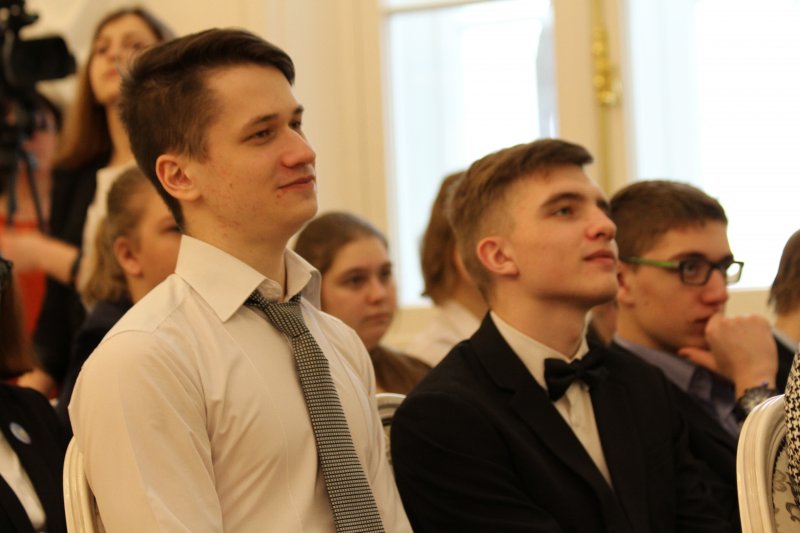 Фото к В Петербурге провели «Битву профессий» и узнали «Как открыть Бозон Хиггса»