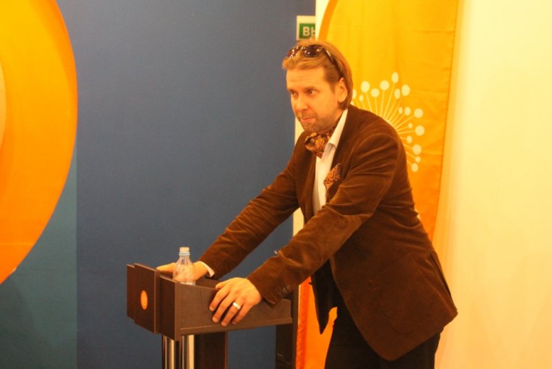 Фото к «Смоленские соловьи и костромские менестрели»: в России написали Тотальный диктант