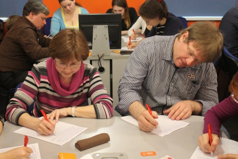 Фото к «Смоленские соловьи и костромские менестрели»: в России написали Тотальный диктант