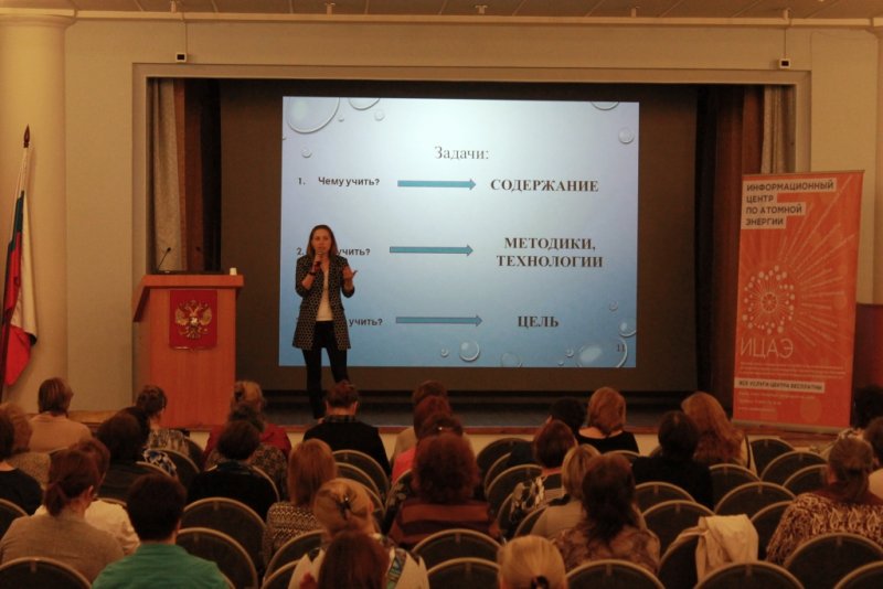 Фото к Книжный салон 2016: в Петербурге разобрали «Как и зачем учить»