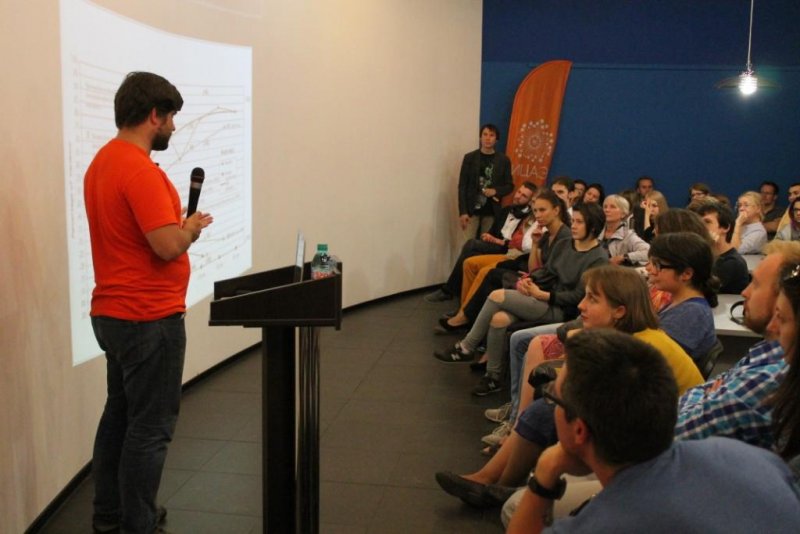 Фото к «Что важнее: природа или воспитание?»: психофизиолог Илья Захаров рассказал о генетике когнитивных способностей