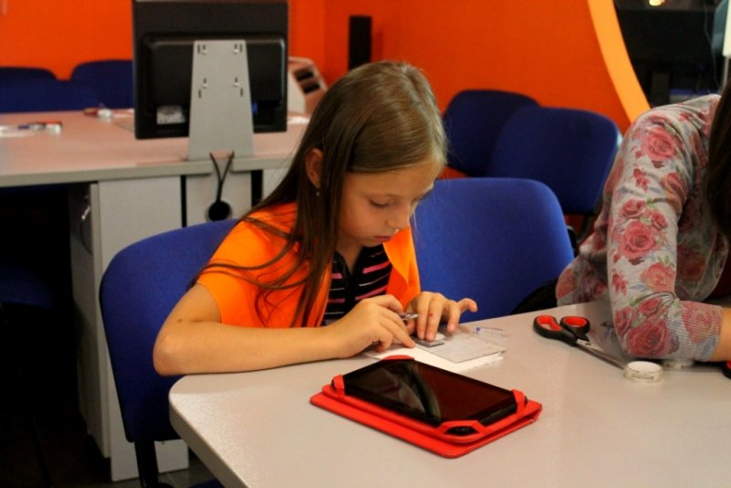 Фото к Разминка для ума: в АНН Петербурга прошел мастер-класс  по 3D — голограмме